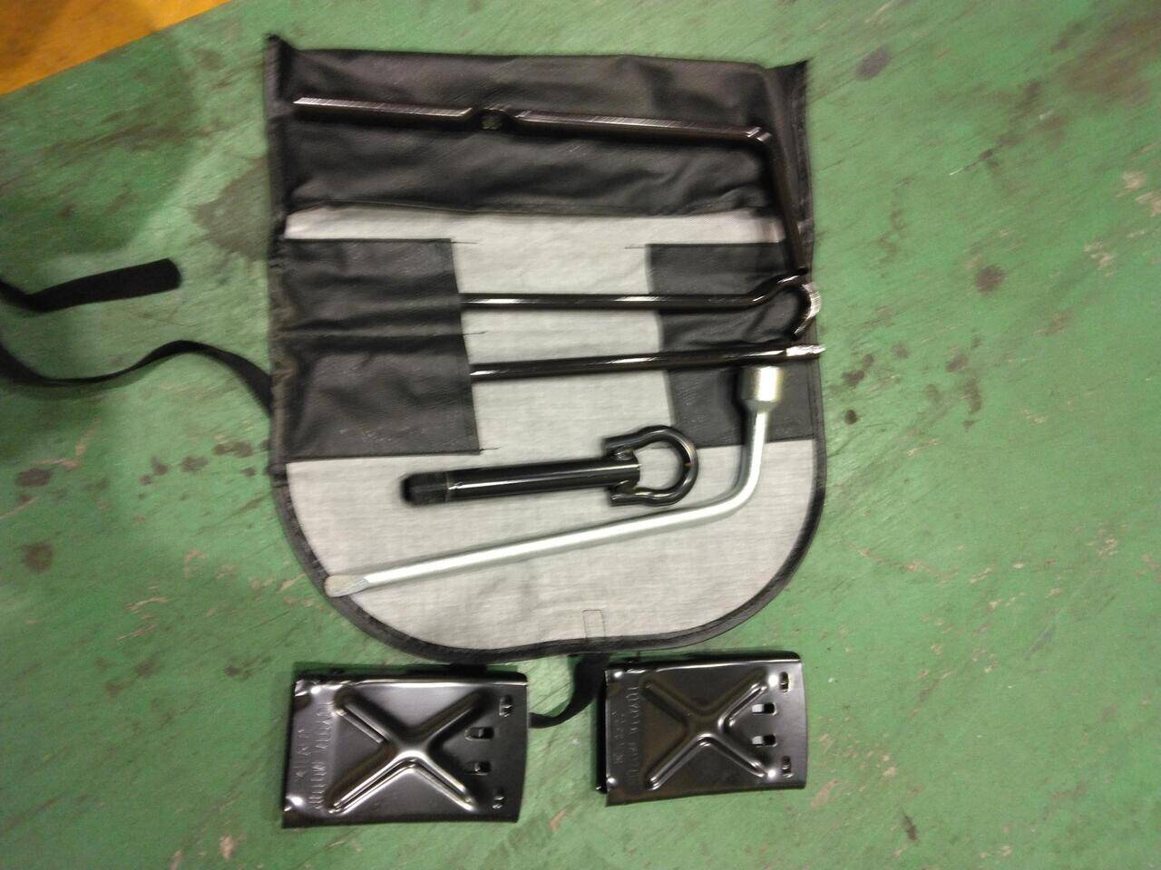 ジャッキ 工具付き 2トン(中古)