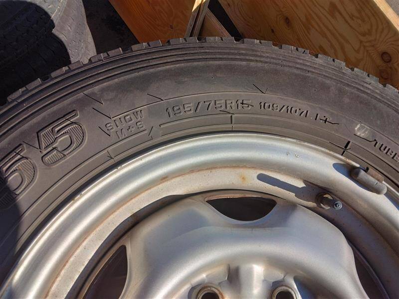 (棚卸まとめ売り)タイヤ 4本 ダンロップ 195/75R15(中古)