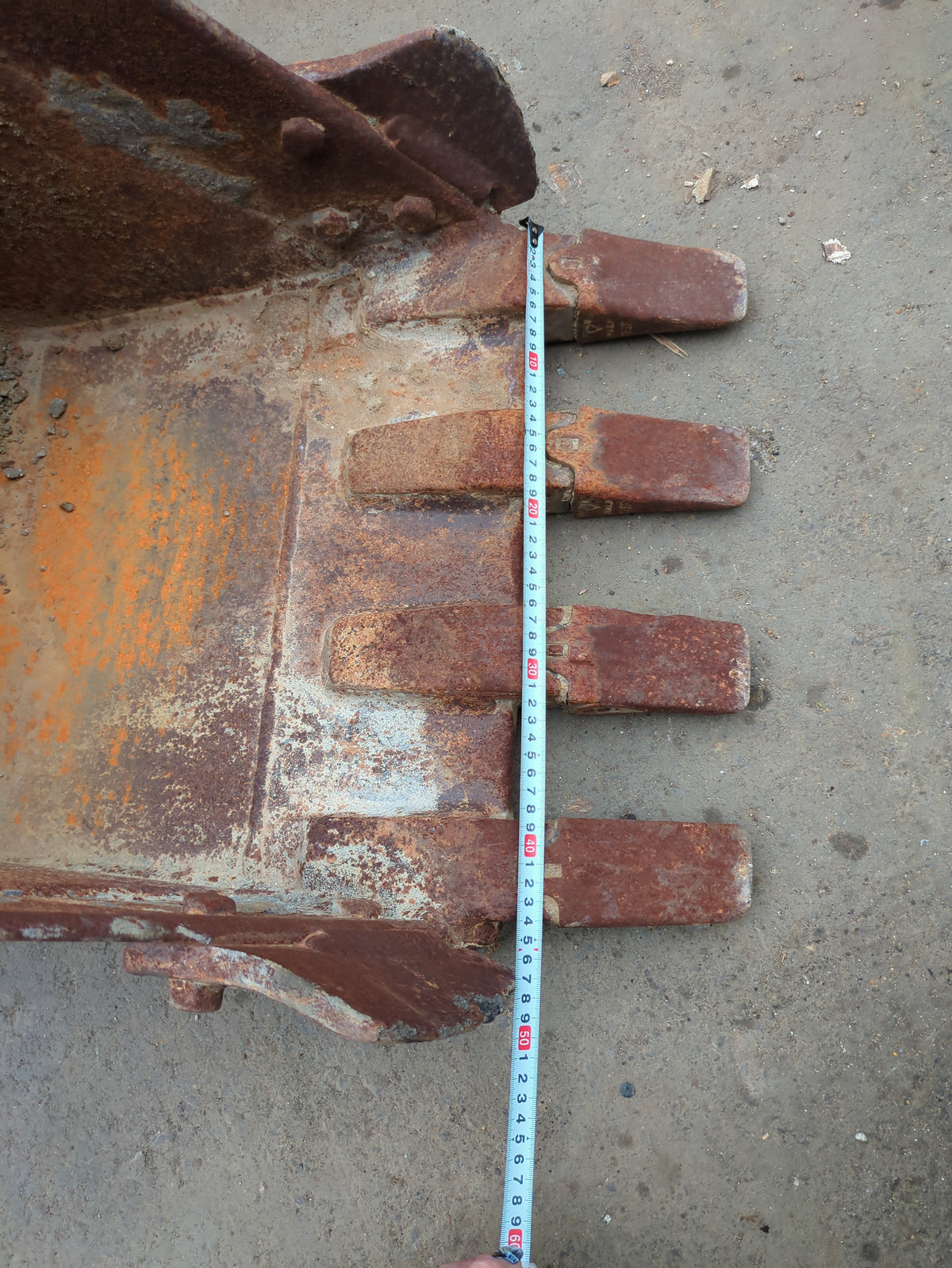 Bucket Arm width: 170mm Pin diameter: 45mm (Used)