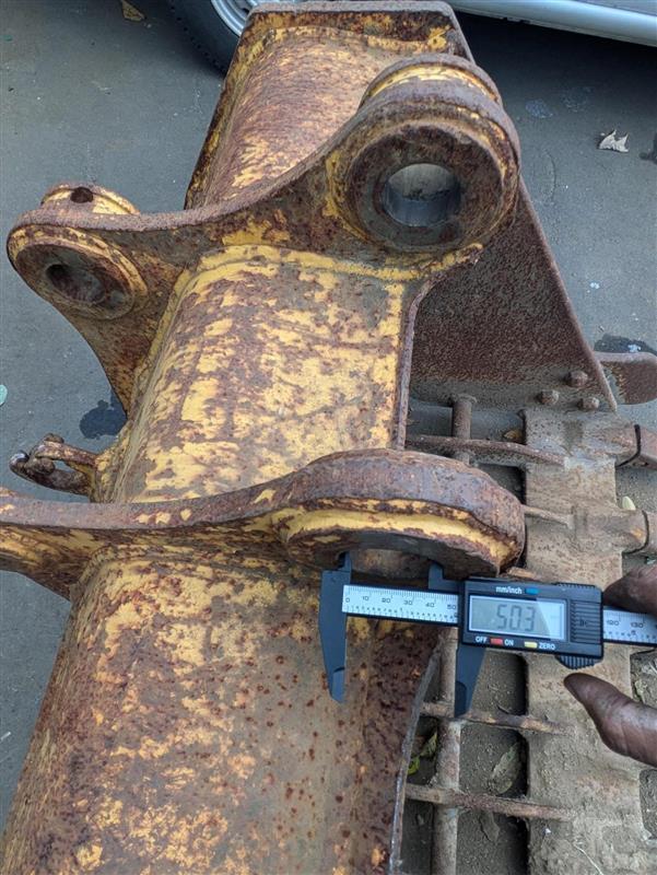バケット スケルトン ■アーム幅: 200mm ■ピン径: 50.3mm (中古)