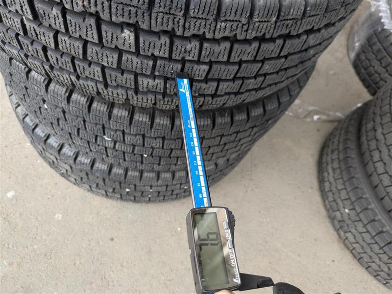 タイヤ スタッドレスタイヤ 4本 BRIDGESTONE 205/65R16 W965(中古)