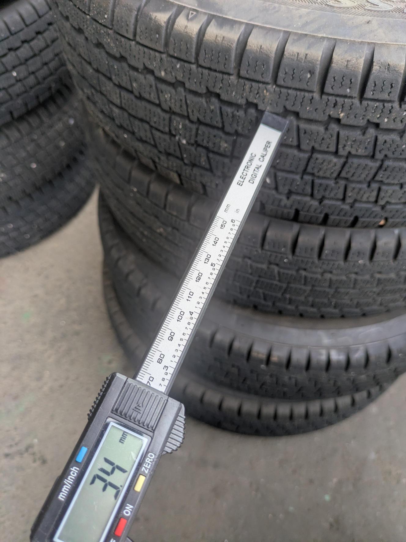 タイヤ スタッドレスタイヤ 4本 BRIDGESTONE【ブリヂストン】 W300 145R12/LT(中古)