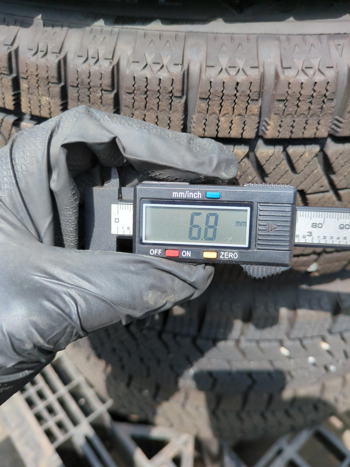 タイヤ スタッドレスタイヤ(ホイール付き) 4本 BRIDGESTONE 155/65R14 75Q (中古)