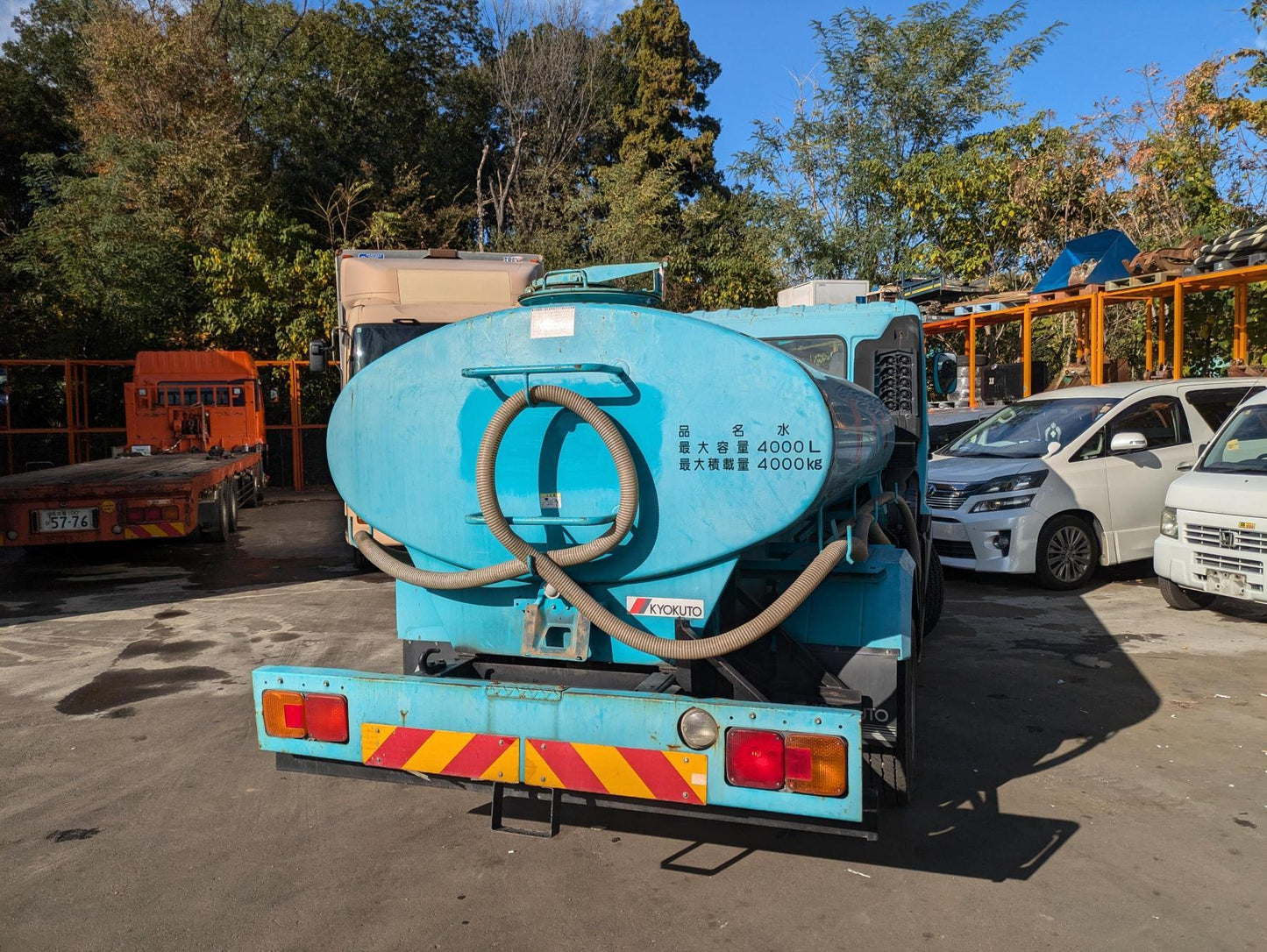 散水タンク タンクローリー 4000L 日野 レンジャー ADG-FC6JCWAから取り外し(中古)