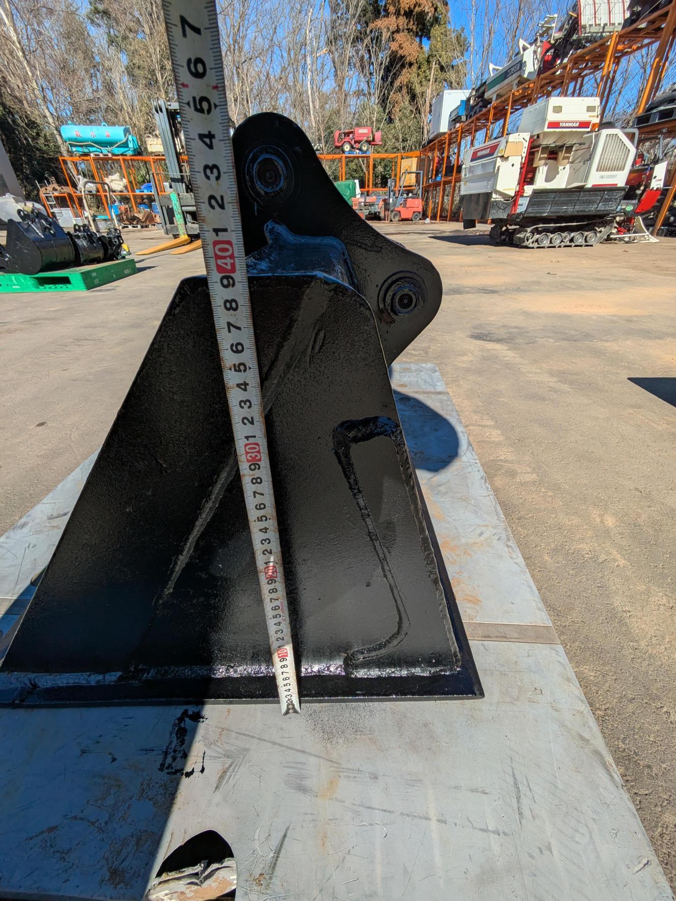 バケット 油圧ショベル コマツ PC30UU-5 3トン ブッシュ付き アーム幅:140mm、ピン径:35mm(中古)