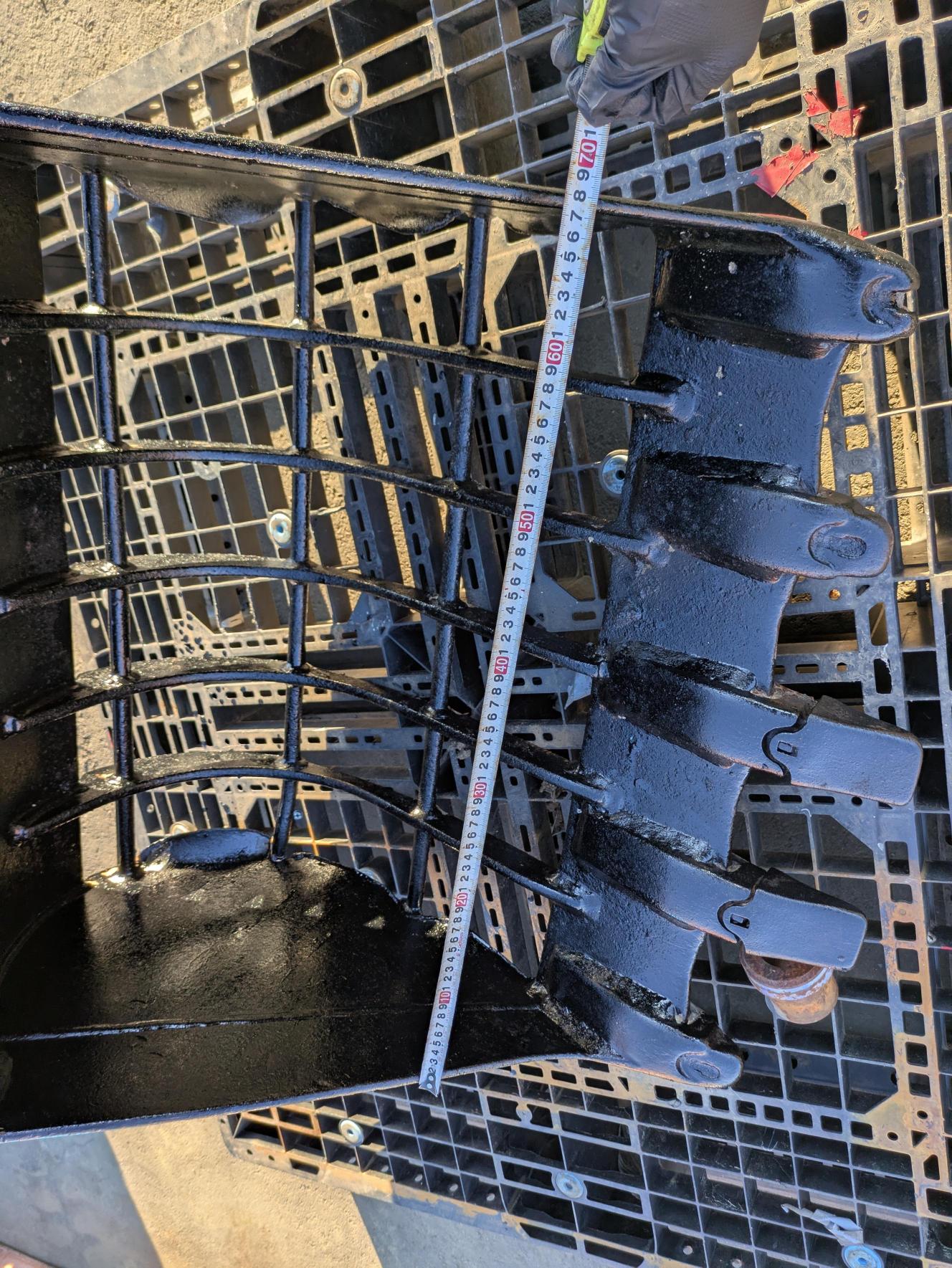 バケット バケツ スケルトンバケット アーム幅:140mm ピン径:35.8mm コマツPC30で使用(中古)