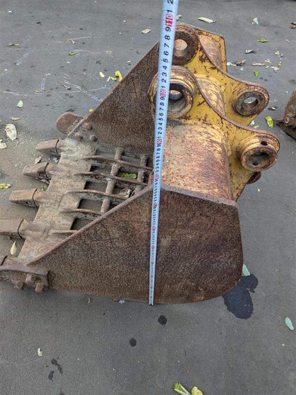 バケット スケルトン ■アーム幅: 200mm ■ピン径: 50.3mm (中古)