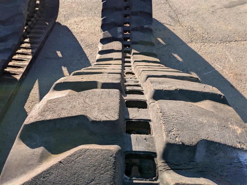 タイヤ 油圧ショベル ゴムクローラー 2本セット 400x72x72.5P ユンボHD140SEVで使用(中古)