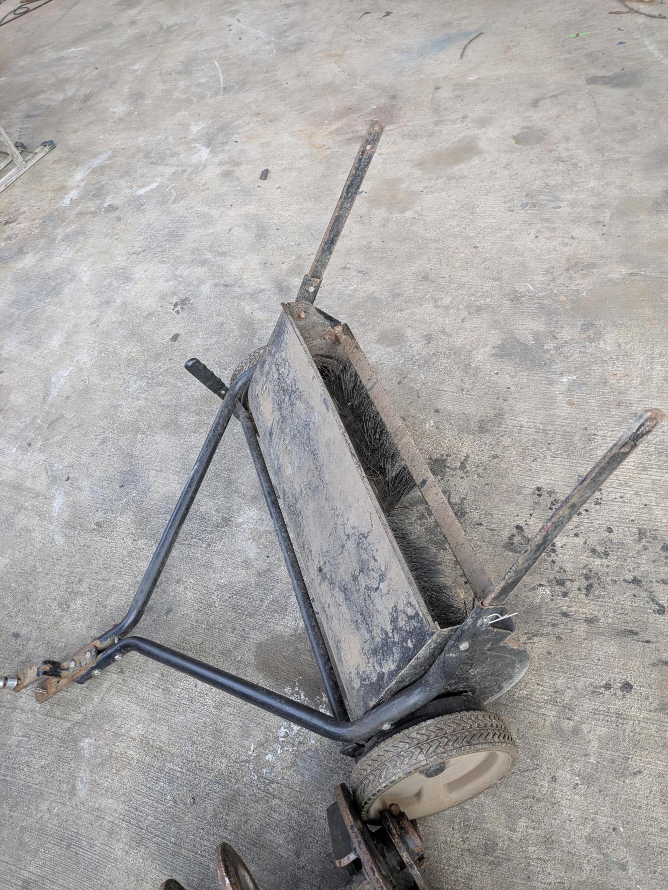 芝刈機 芝刈り機 草刈機 草刈り機 自走式 共栄社 バロネス【動作確認済】(中古)