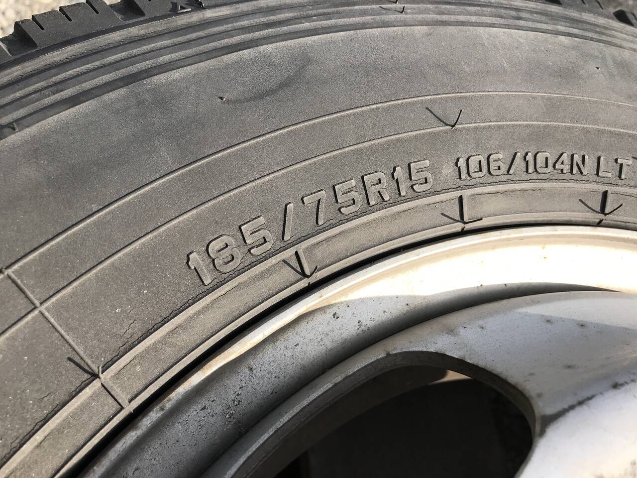 タイヤ　６本セット　ダンロップ　185/75R15 106/104L LT   （中古）