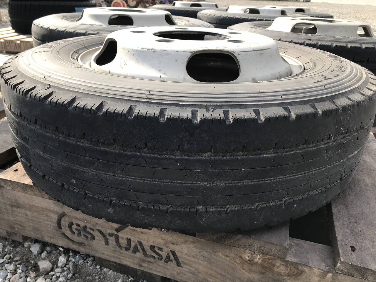 タイヤ　６本セット　ダンロップ　185/75R15 106/104L LT   （中古）