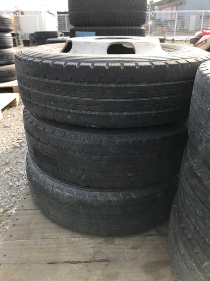 タイヤ　６本セット　ダンロップ　185/75R15 106/104L LT   （中古）