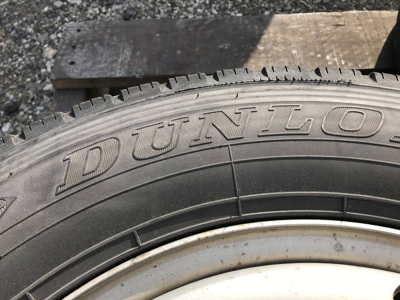 タイヤ　６本セット　ダンロップ　185/75R15 106/104L LT   （中古）