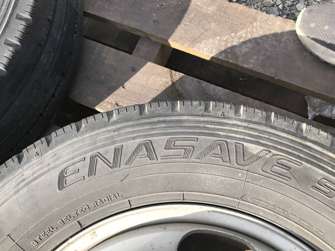 タイヤ　６本セット　ダンロップ　185/75R15 106/104L LT   （中古）