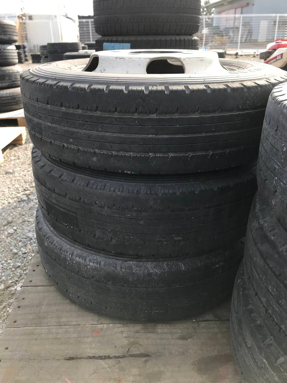 タイヤ　６本セット　ダンロップ　185/75R15 106/104L LT   （中古）