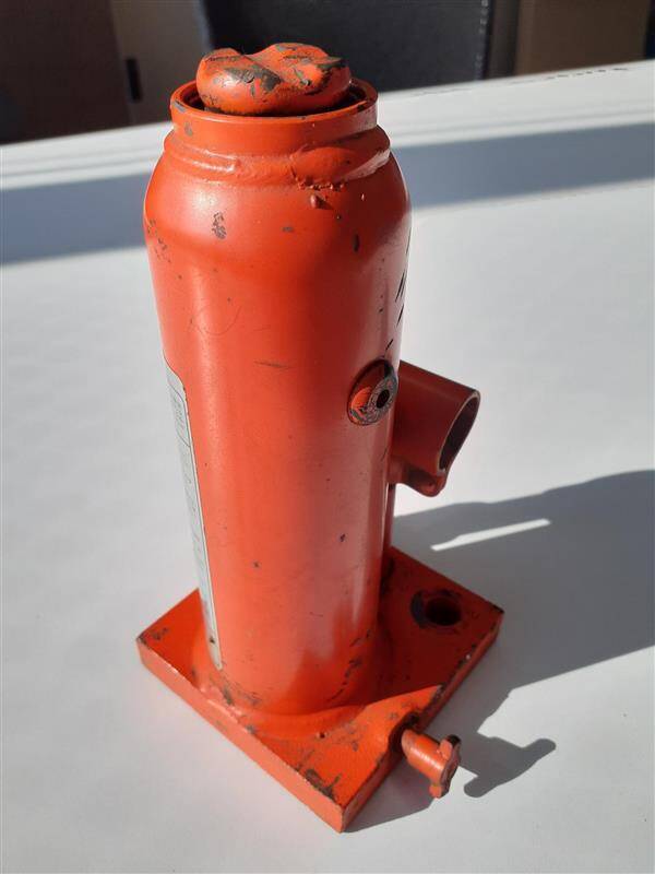 ジャッキ　工具付き　マサダ製作所 　NP-4　４トン（中古）