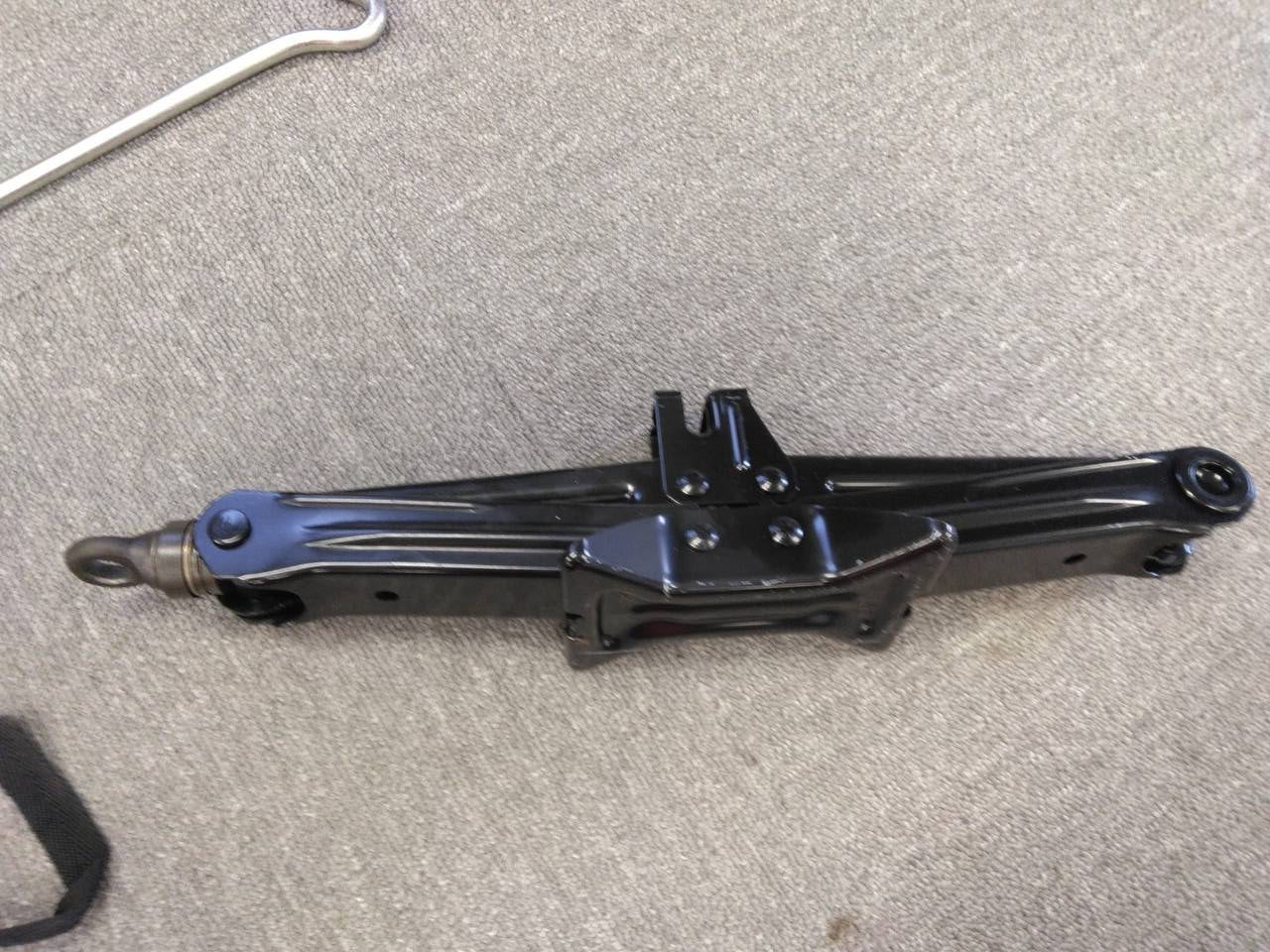 ジャッキ　【工具付き】【トヨタ純正】0.8トン（中古）
