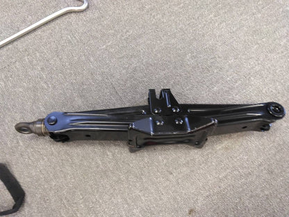 ジャッキ　【工具付き】【トヨタ純正】0.8トン（中古）