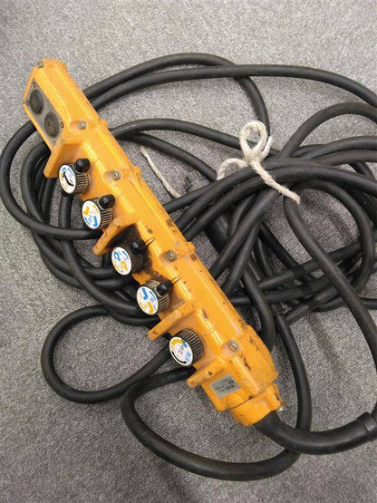 ラジコン　送信機のみ　SAKAI　【通電できず】（中古）