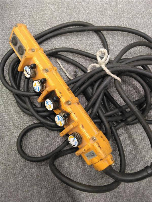 ラジコン　送信機のみ　SAKAI　【通電できず】（中古）