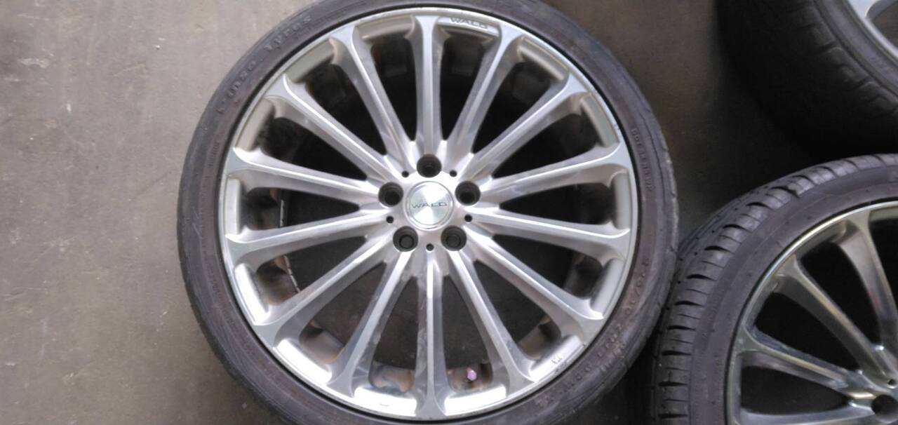 タイヤ　ホイール、ナット付き　4本　【225/40R18】DAA-ZVW30から取り外し（中古）