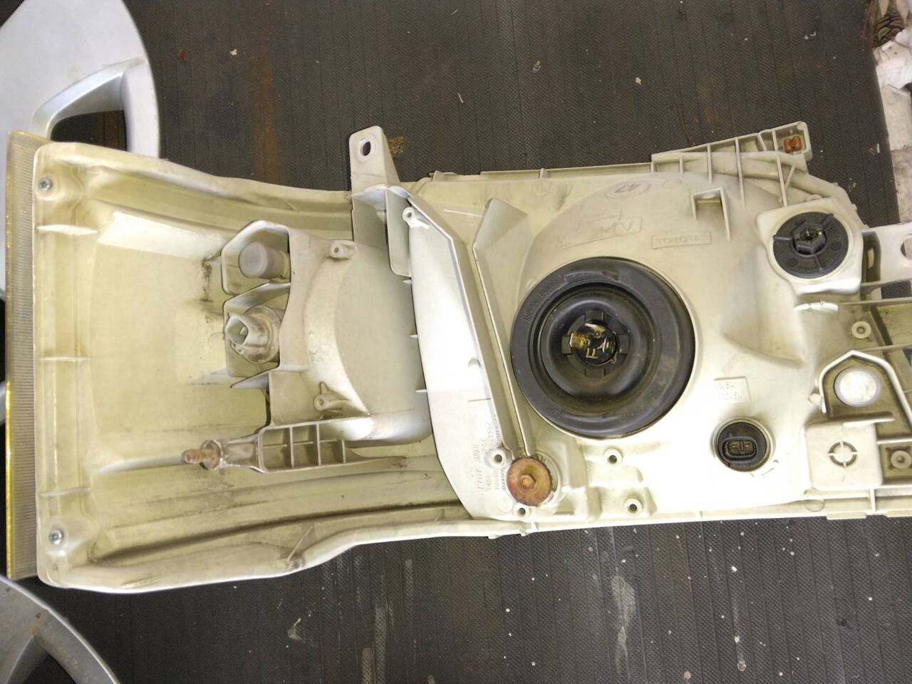 ハイエースヘッドライト純正（L）KDH200V　で使用（中古）