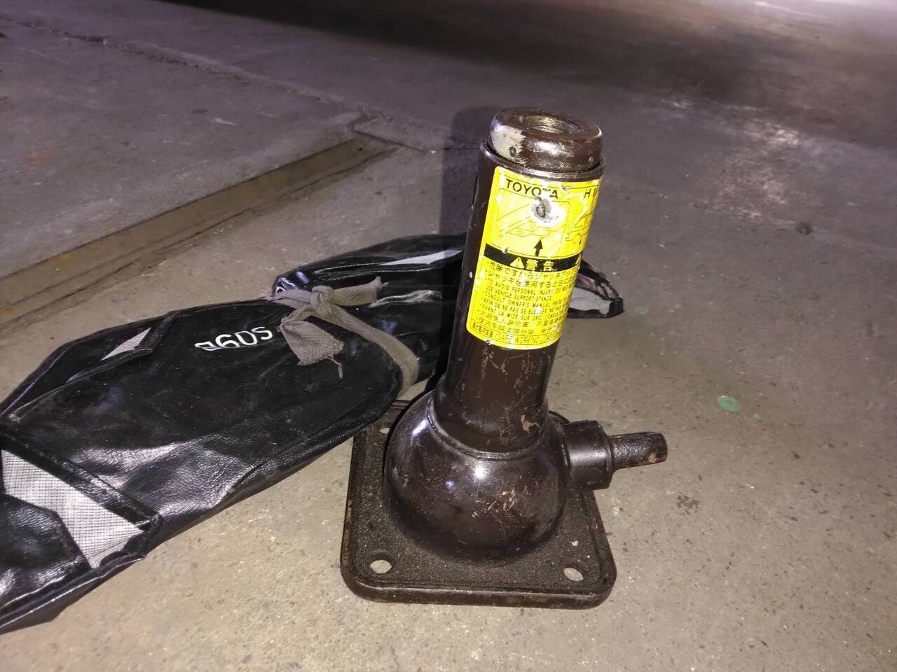 ジャッキ工具付き（中古）