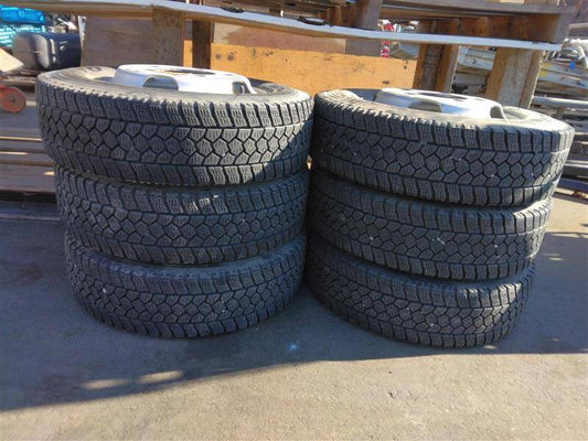 （棚卸まとめ売り）スタッドレスタイヤ　6本　【TOYO】【195/75R15】（中古）
