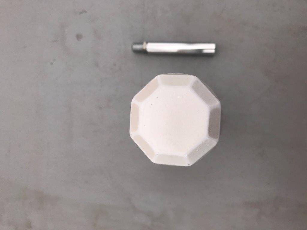 シフトノブ　　ネジピッチ　約1,25mm  シャフト径　約12mm (中古）