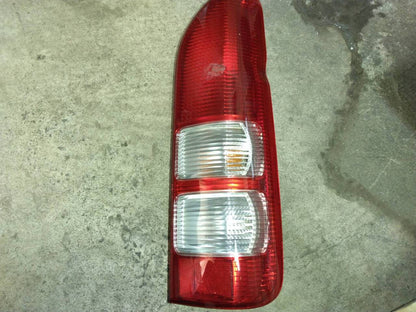 テールランプ　ハイエース200系純正（R）KDH200V　で使用（中古）