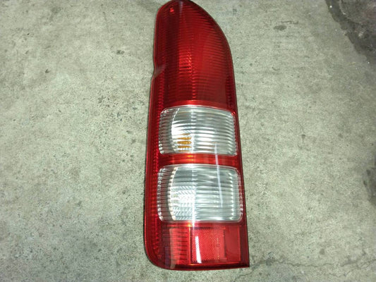 テールランプ　ハイエース200系純正（L）KDH200V　で使用（中古）