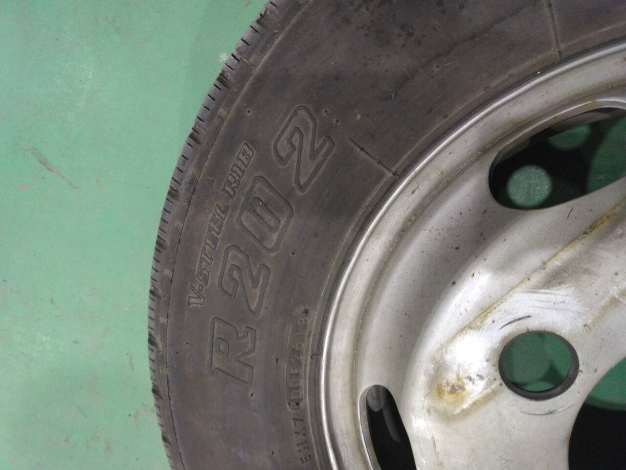 弥富纏め売り タイヤ　１本　ブリジストンR202 195/75R15-109/107L LT（中古）
