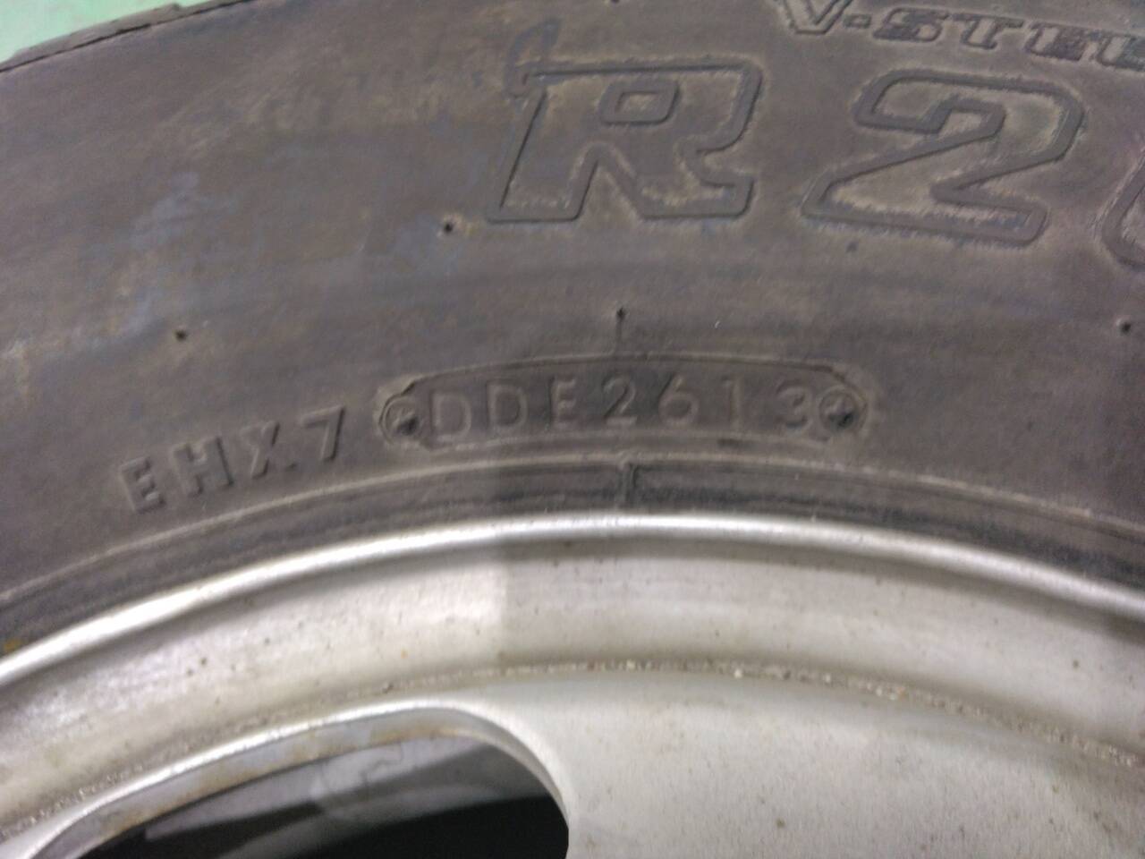 弥富纏め売り タイヤ　１本　ブリジストンR202 195/75R15-109/107L LT（中古）