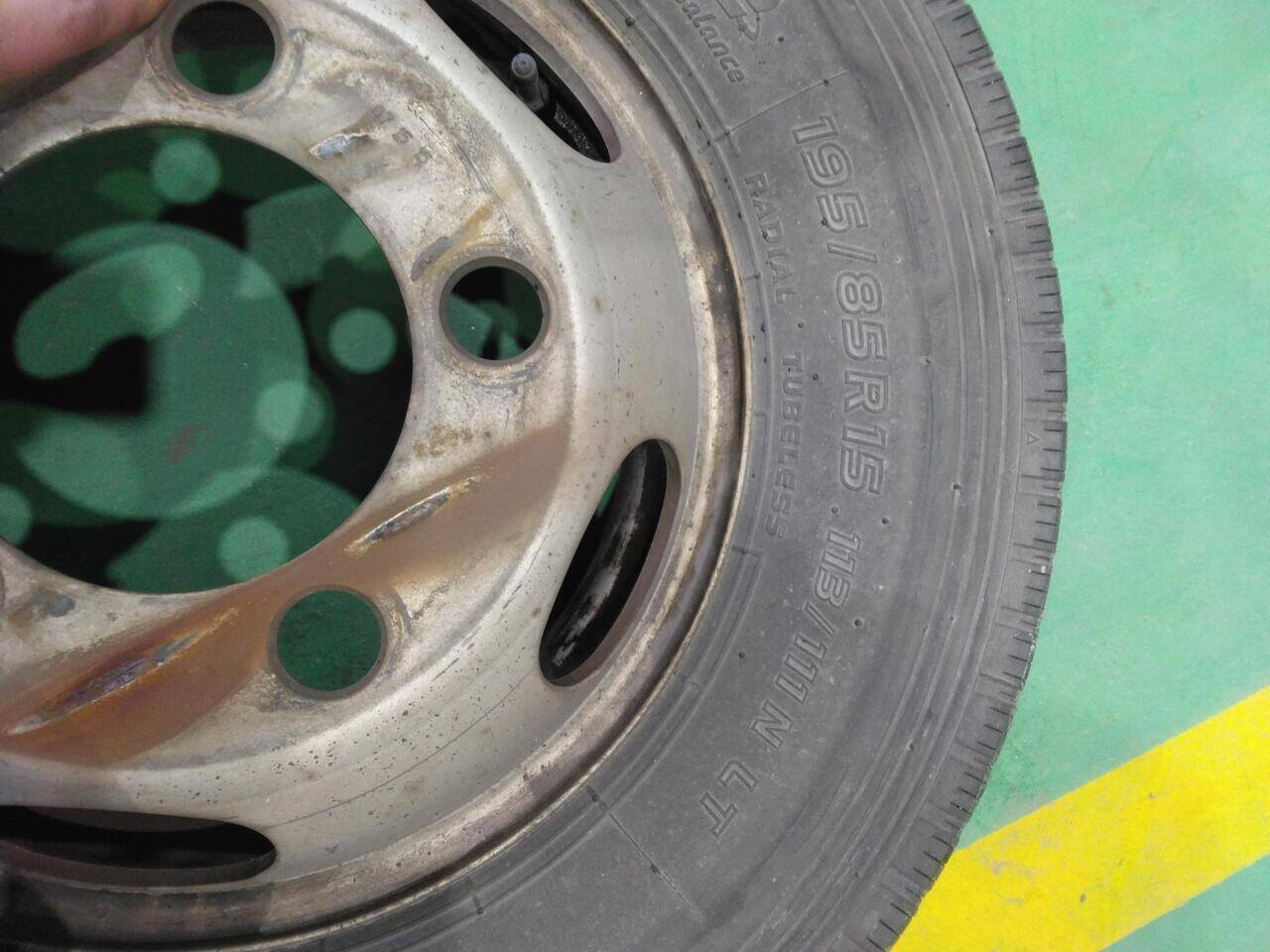 弥富纏め売り タイヤ　１本　TOYO 195/85R15 113/111N LT （中古）
