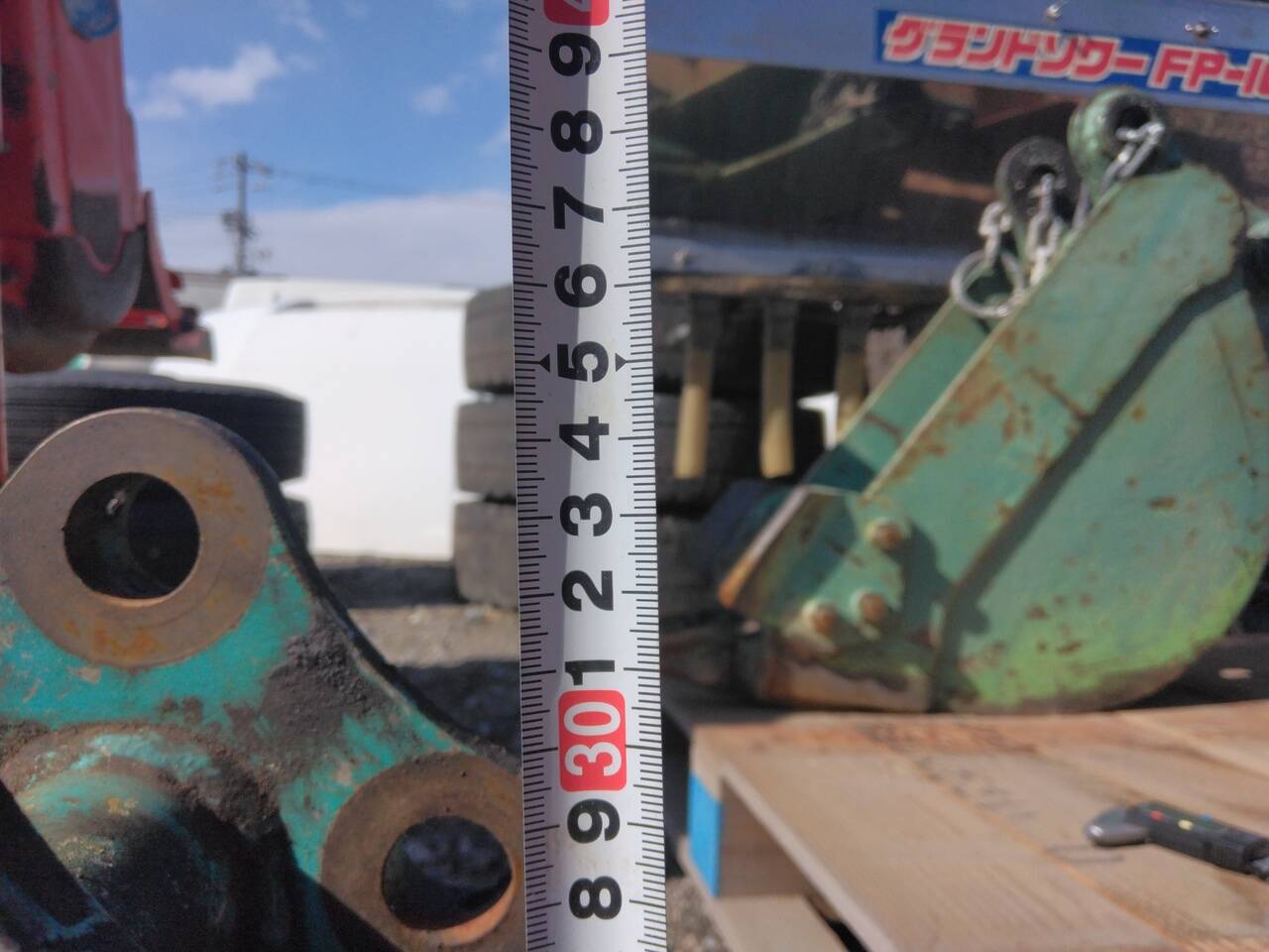 バケット 油圧ショベルバケツ　約40㎝×約30㎝×高さ約35㎝　（中古）