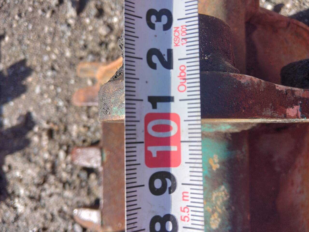 バケット 油圧ショベルバケツ　約40㎝×約30㎝×高さ約35㎝　（中古）