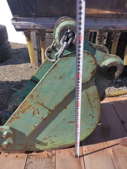 バケット　油圧ショベルバケツ　  約65㎝×約30㎝×高さ約34㎝　（中古）