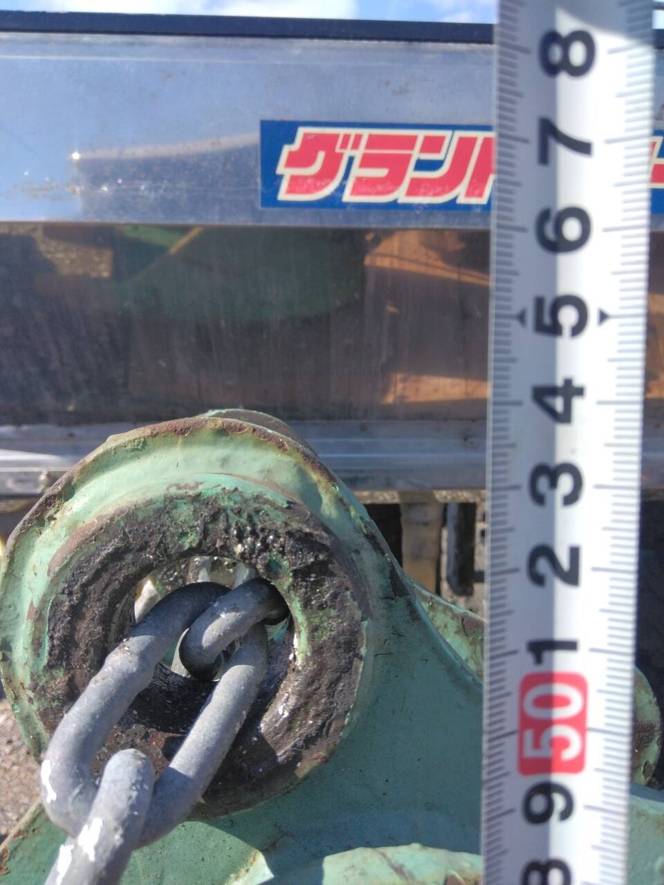 バケット　油圧ショベルバケツ　  約65㎝×約30㎝×高さ約34㎝　（中古）