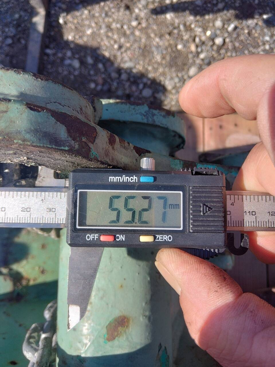 バケット　油圧ショベルバケツ　  約65㎝×約30㎝×高さ約34㎝　（中古）