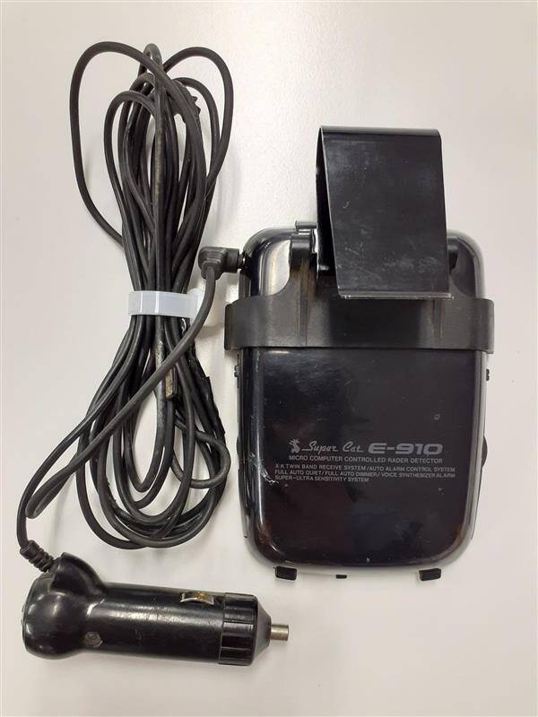 探知機　ユピテル　E-910（中古）