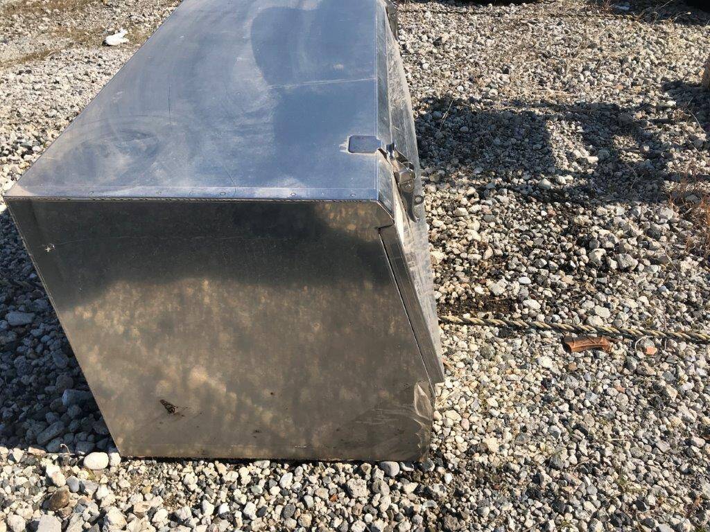 工具箱　横約900mm×奥行約360mm ×高さ約450mm　（中古）