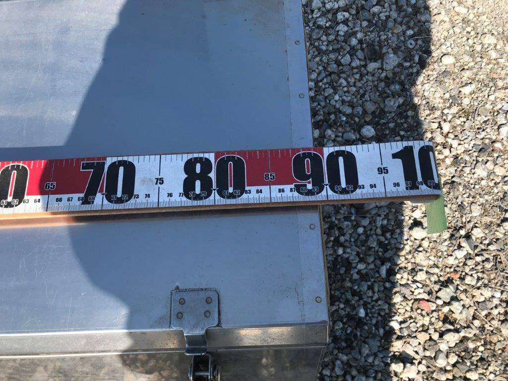 工具箱　横約900mm×奥行約360mm ×高さ約450mm　（中古）