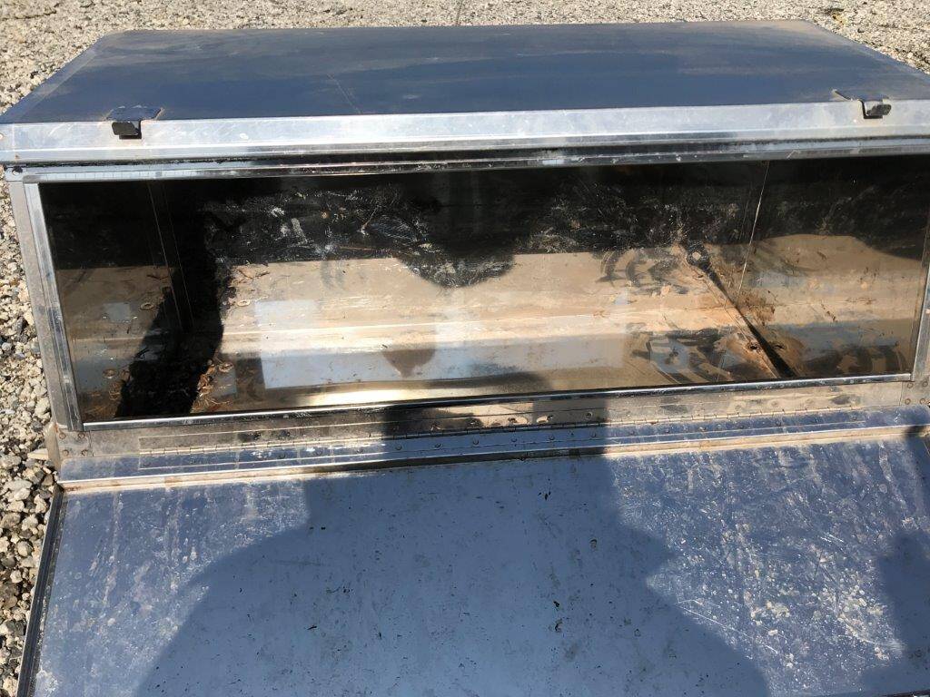 工具箱　横約900mm×奥行約360mm ×高さ約450mm　（中古）