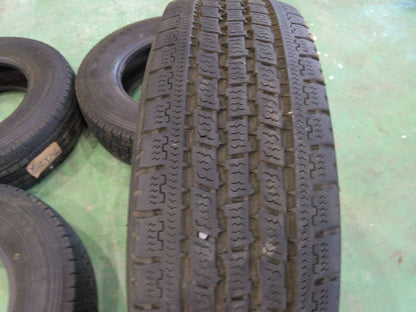 弥富纏め売り スタッドレスタイヤ　タイヤのみ　4本　TOYO　165-13LT 6PR（中古）