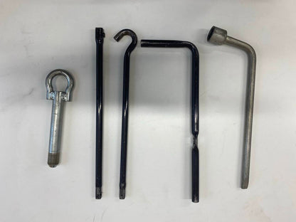 ジャッキ　工具付き　TOYOTA　KR-KDH205Vから取り外し（中古）