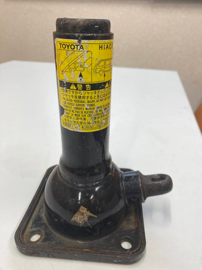 ジャッキ　工具付き　TOYOTA　KR-KDH205Vから取り外し（中古）