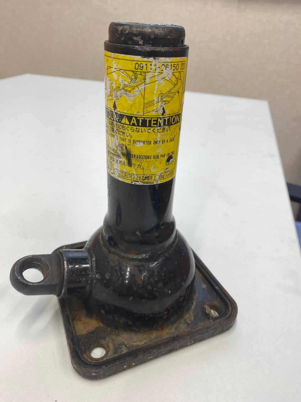 ジャッキ　工具付き　TOYOTA　KR-KDH205Vから取り外し（中古）