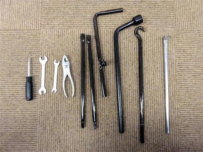 ジャッキ　工具付き　トヨタ　1.8トン（中古）