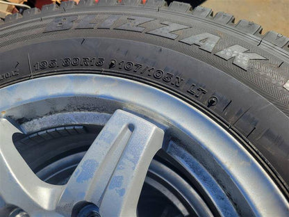 （棚卸まとめ売り）スタッドレスタイヤ　4本　【ブリヂストン】【195/80R15】（中古）