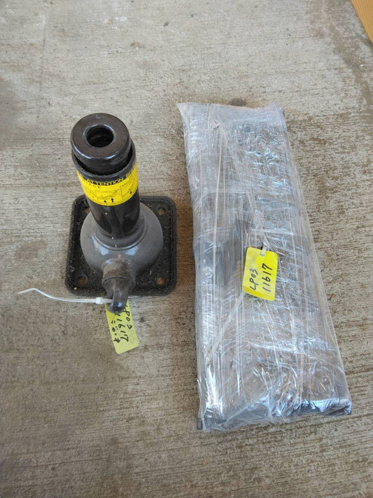 ジャッキ　【工具付き】　ハイエース CBF-TRH200V / TRH200-0183579 から回収（中古）